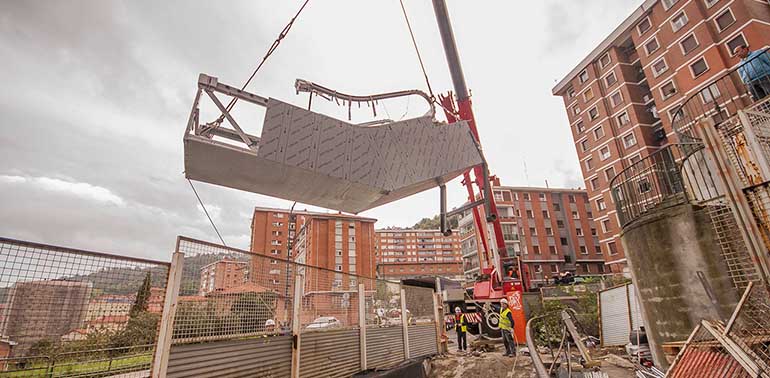 Más de 70.000 personas al día utilizarán la primera escalera mecánica de la línea 3 del metro de Bilbao